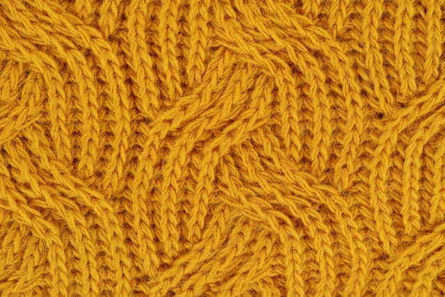 Pulovere din Casentino wool – căldură și textură premium