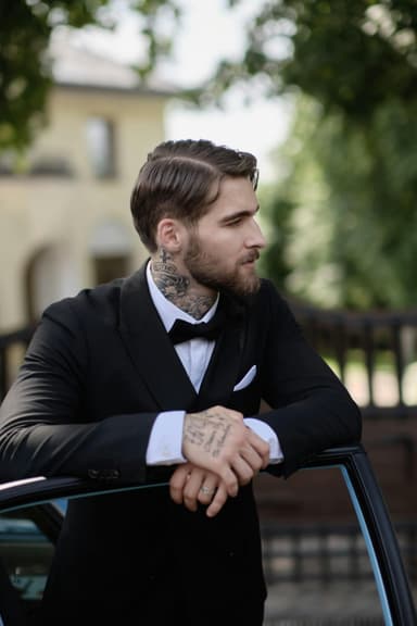 Top 10 costume bespoke: Branduri de lux care definesc eleganța masculină