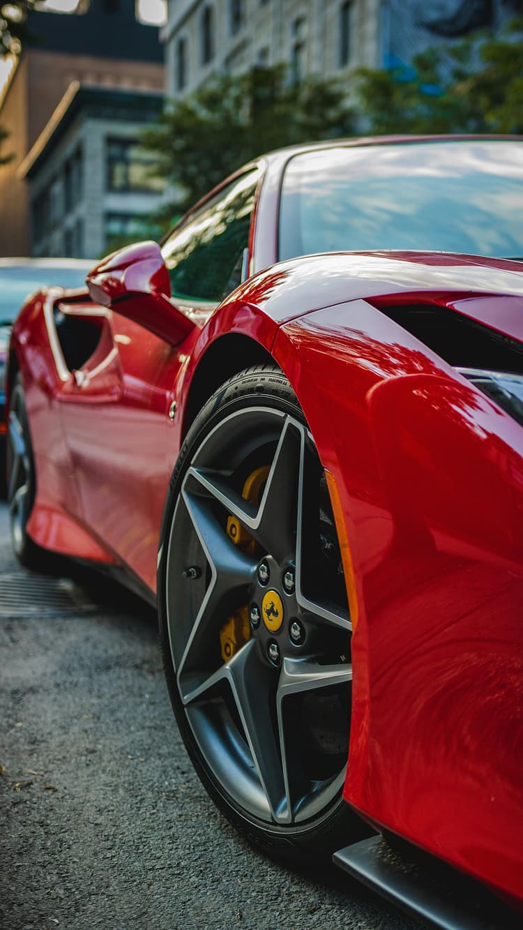Interviu cu CEO-ul Ferrari despre viitorul supercarurilor hibride