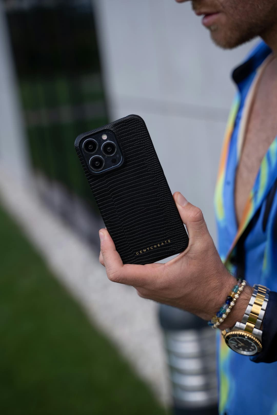 Recenzie: iPhone 15 Pro Max – merită smartphone-ul de 2000€ pentru gentlemanul modern?