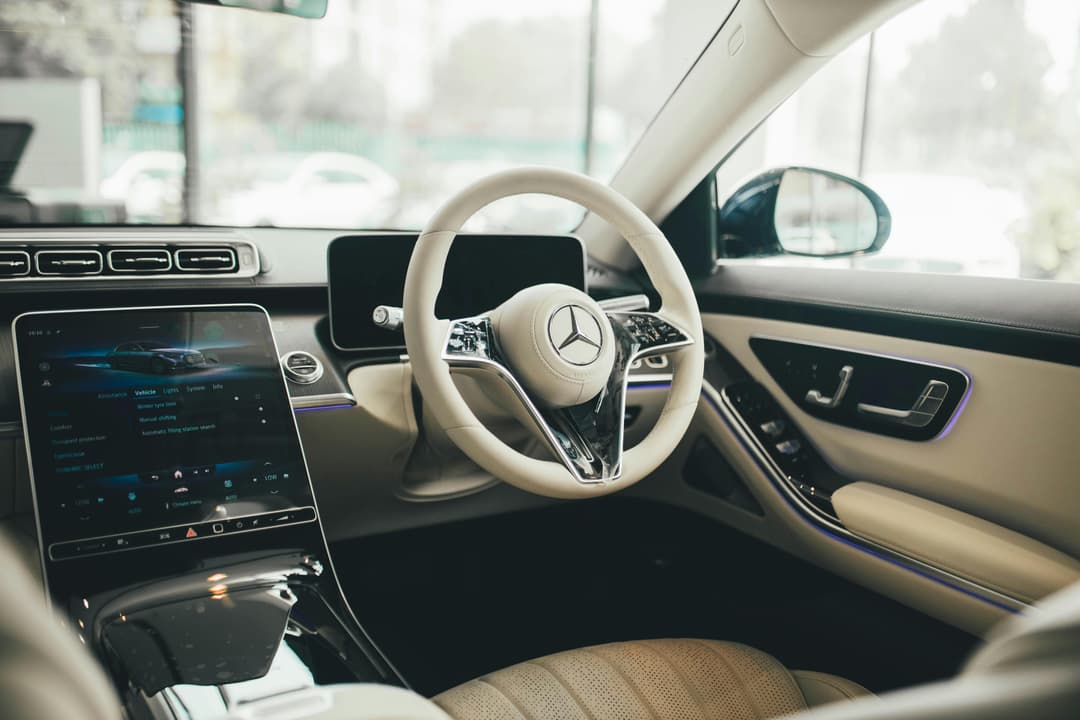 Viitorul luxului high-tech: Cum schimbă inteligența artificială experiența mașinilor premium
