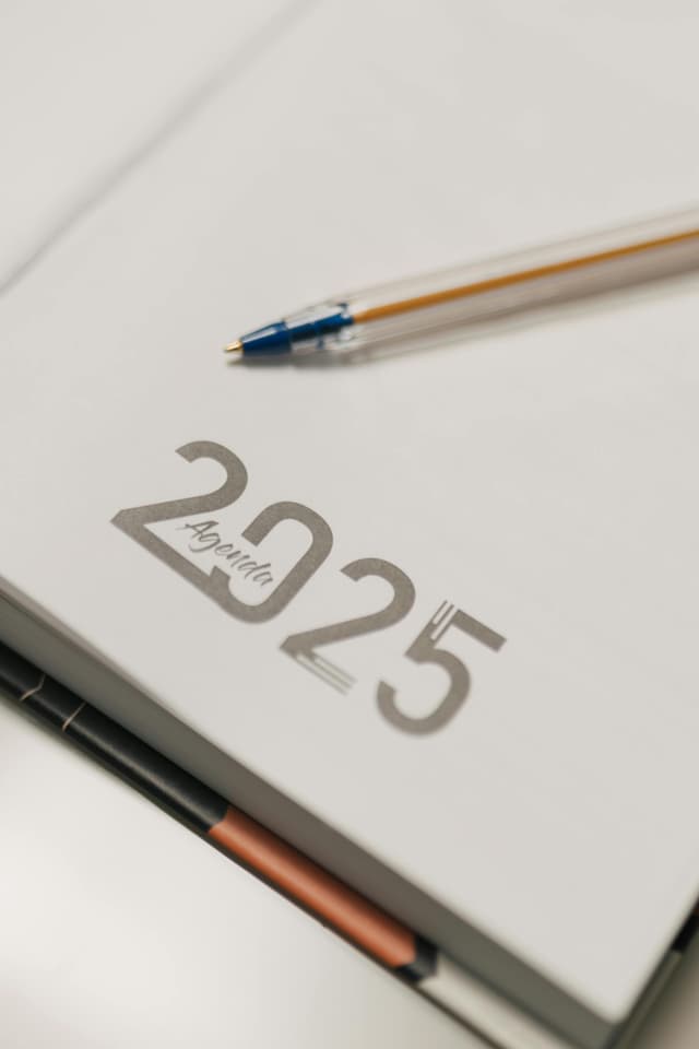 Cărți esențiale: ce citește un gentleman român 2025