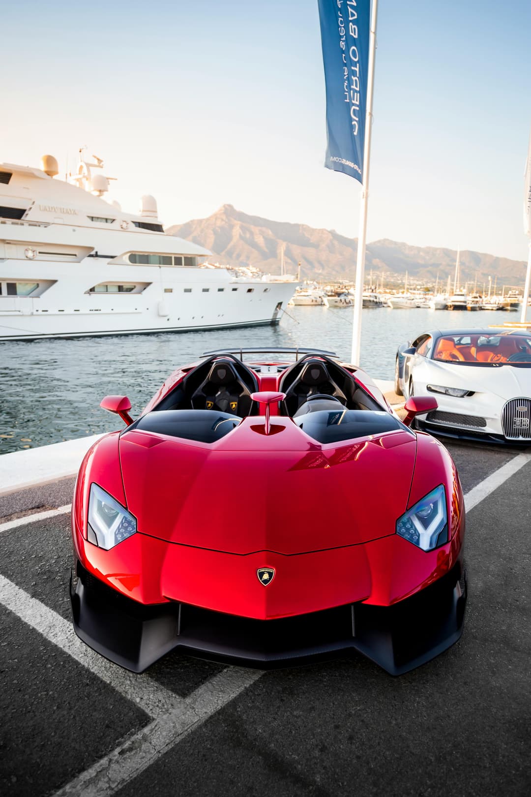 Concursuri de eleganță auto și yacht – lumea exclusivistă a weekend-urilor
