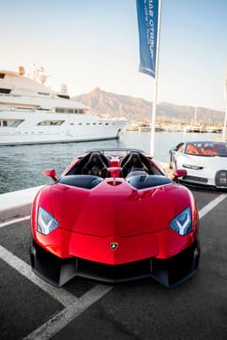 Concursuri de eleganță auto și yacht – lumea exclusivistă a weekend-urilor