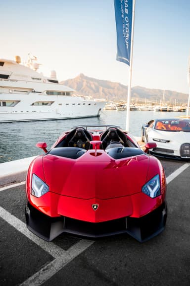 Concursuri de eleganță auto și yacht – lumea exclusivistă a weekend-urilor