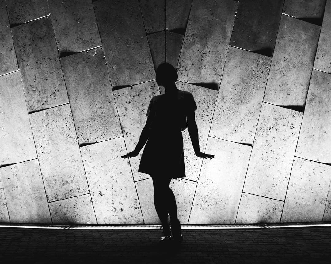 Ținute monochrome: impact vizual minimalist