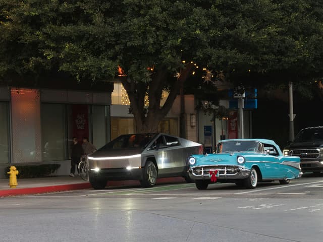 Ghidul mașinilor electrice de lux: Tesla, Porsche și viitorul auto premium