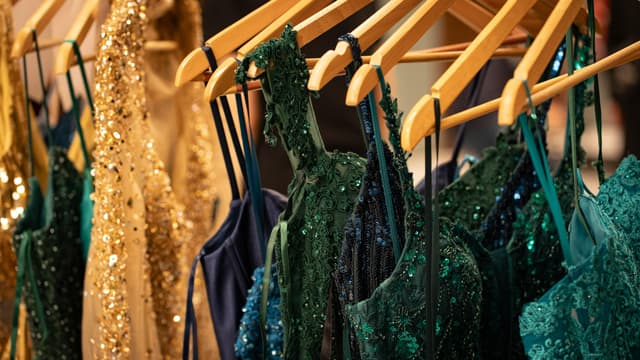 Pantaloni harem revisitați – inspirație din Milan Fashion Week 2025