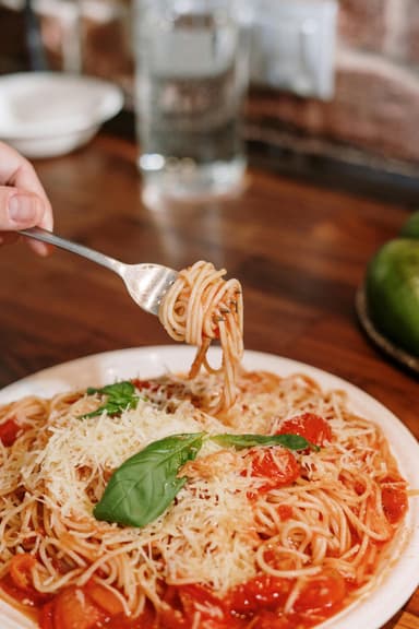 Fine dining acasă: Cum să organizezi o cină gourmet privată cu un chef renumit