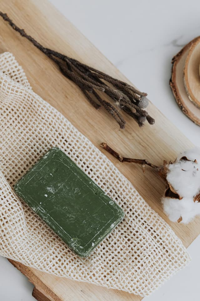 Curele vegane vs metalice – argumente estetice și sustenabile