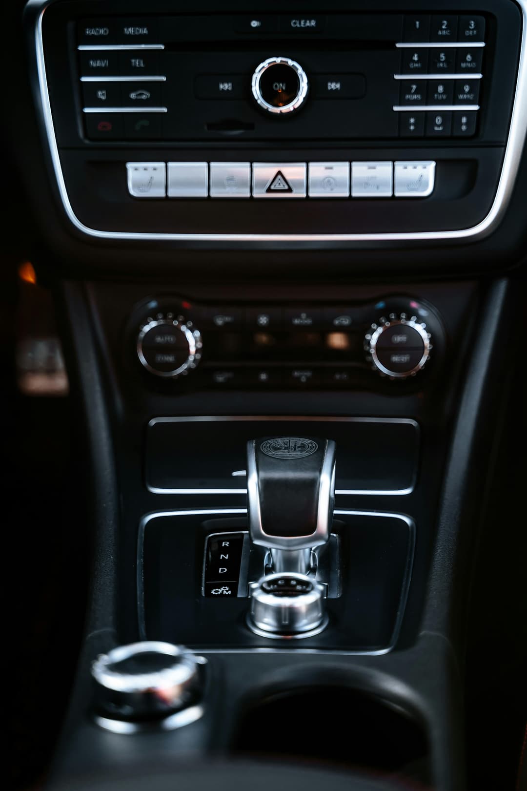 Head-up display vs infotainment clasic – ce alegi?