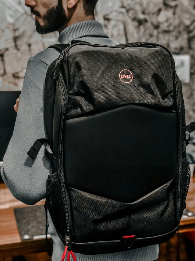 Tote bags XL pentru bărbați – stil și utilitate în birou sau călătorie