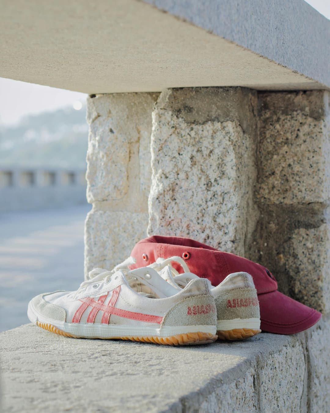 Sport luxe: athleisure discret cu blazer și pantofi light