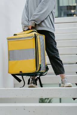 Cargo elegant – utilitar-chic pentru urbani activi