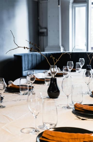 Cum să găzduiești un dinner elegant acasă ca profesionist