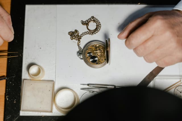 Exclusiv: Vizită în atelierele Vacheron Constantin – cum se naște un ceas de 100.000€