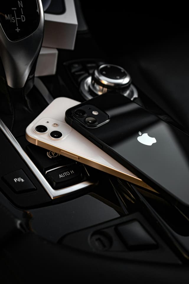 Gadgeturi auto: integrarea Apple CarPlay & Android Auto perfectă