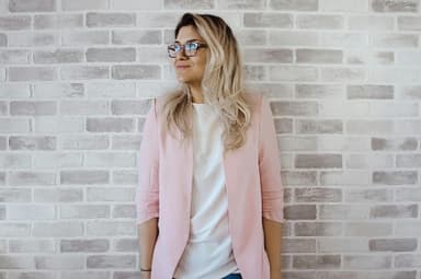 Third piece în styling: rolul sacoului sau cardiganului urban