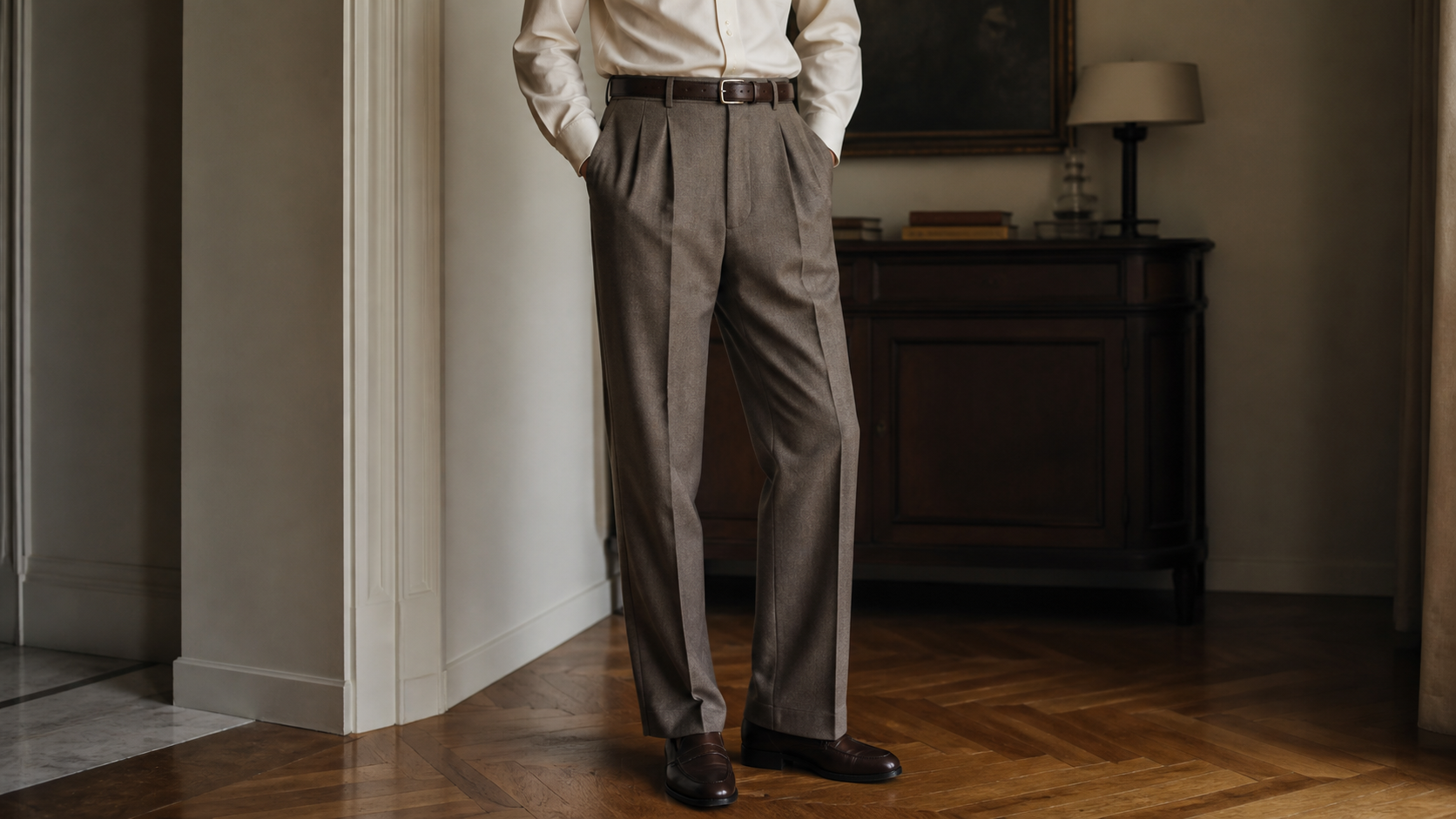 Pantaloni cu pense pentru bărbați: cum îi alegi și îi porți modern